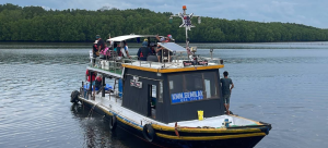 Menjelajahi Pantai Teluk Kaba, Surga Tersembunyi di Kutai Timur