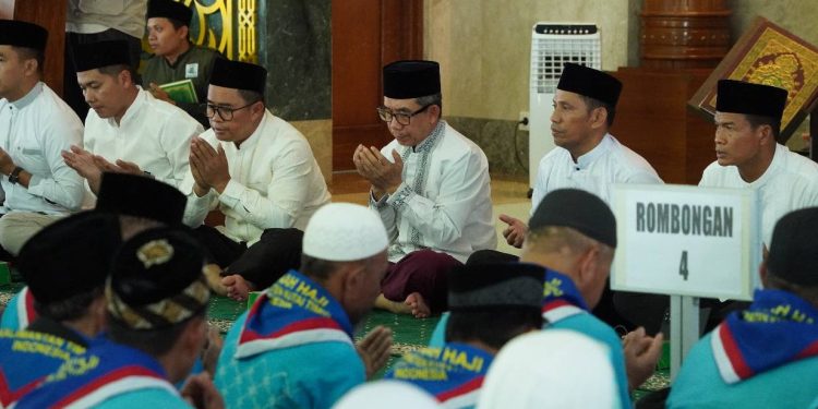 Haru! Bupati Ardiansyah Lepas 170 Calon Jamaah Haji