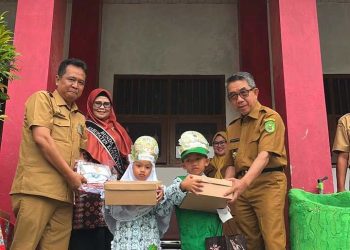 Bupati Kutim Apresiasi Gerakan Ayah Mengantar Anak ke Sekolah