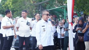 Meriahkan HUT RI, Bupati Kutim Bagikan 1.000 Bendera Gratis
