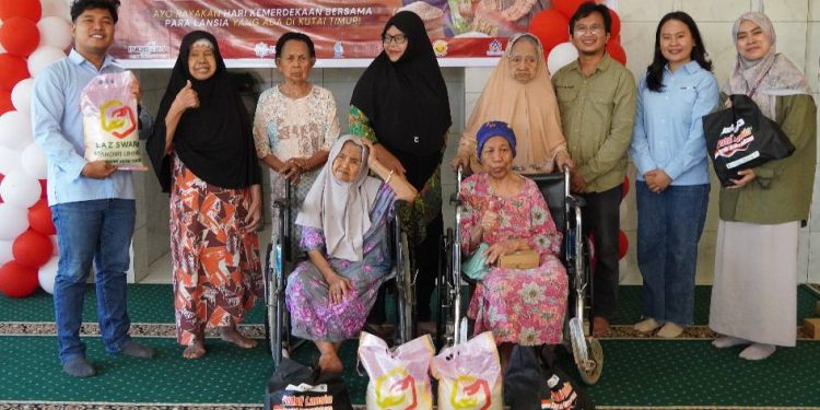 100 Lansia Kutim Dapat Hadiah Spesial Kemerdekaan dari LAZ Swara dan YSH