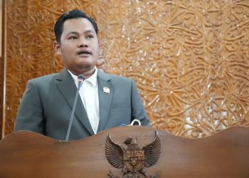 Akbar Tanjung Apresiasi Komitmen Bupati Kutim Nyalakan Listrik 24 di Muara Bengkal