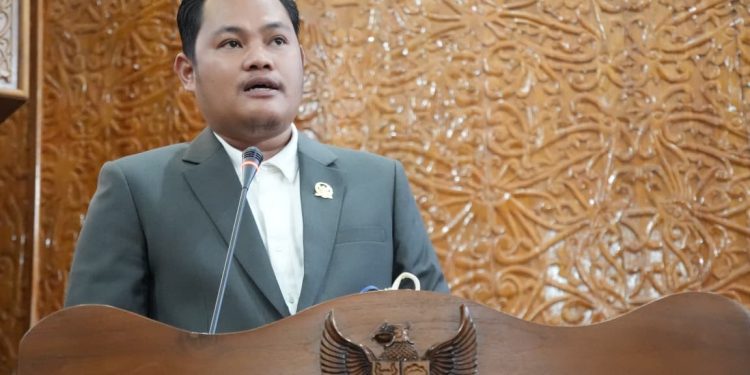 Akbar Tanjung Apresiasi Komitmen Bupati Kutim Nyalakan Listrik 24 di Muara Bengkal