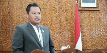 Listrik 24 Jam Batu Ampar, Akbar Tanjung Harapkan Peningkatan Ekonomi